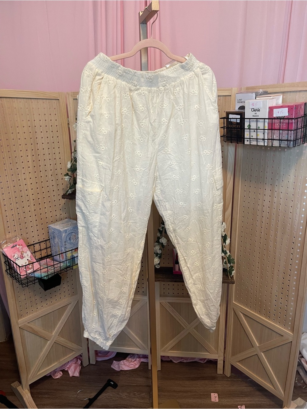 Cream Eyelet Cropped Elastic-Waist Pants